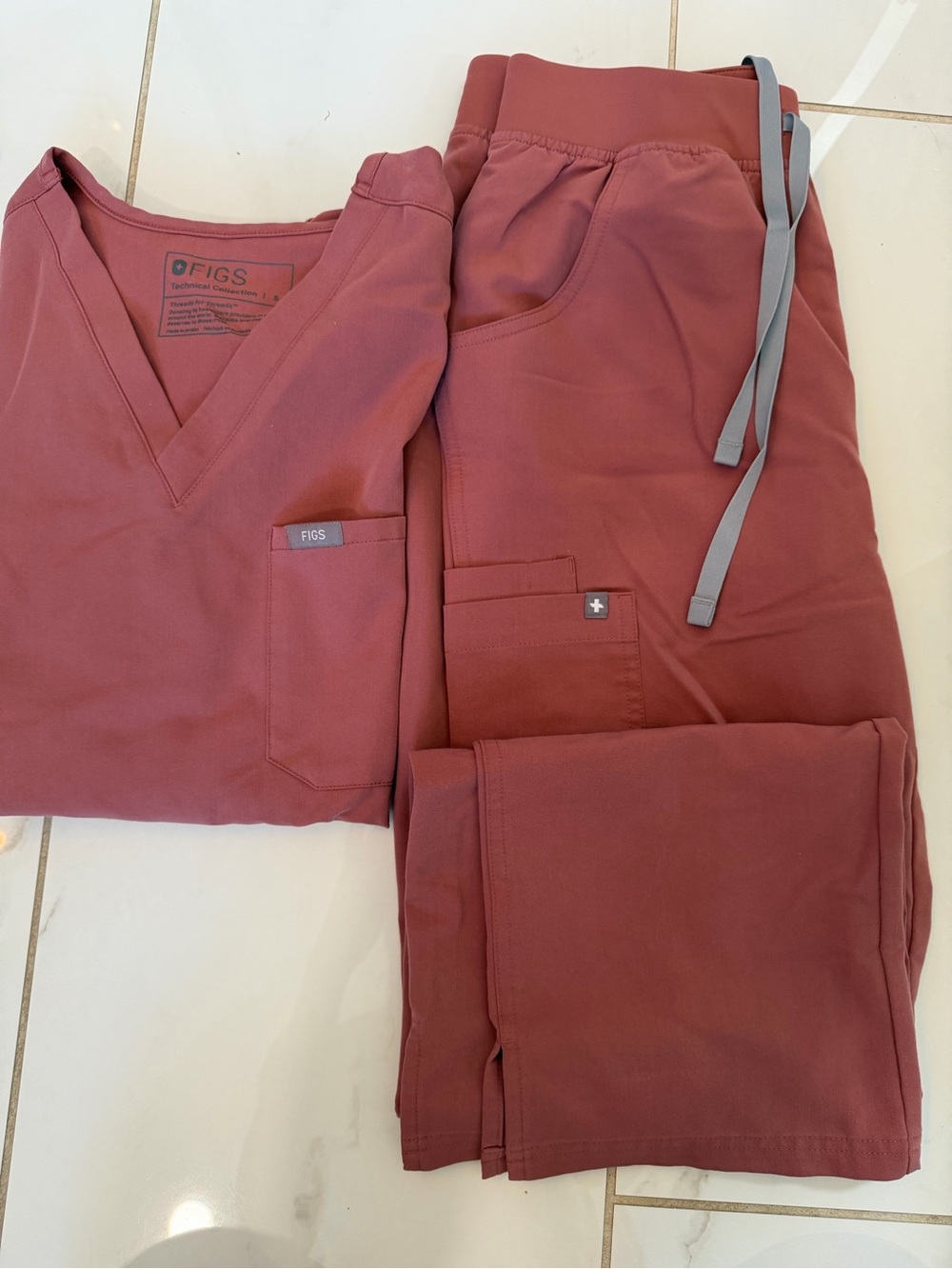 FIGS Women's V-Neck Scrub Top and Pants in Mauve
